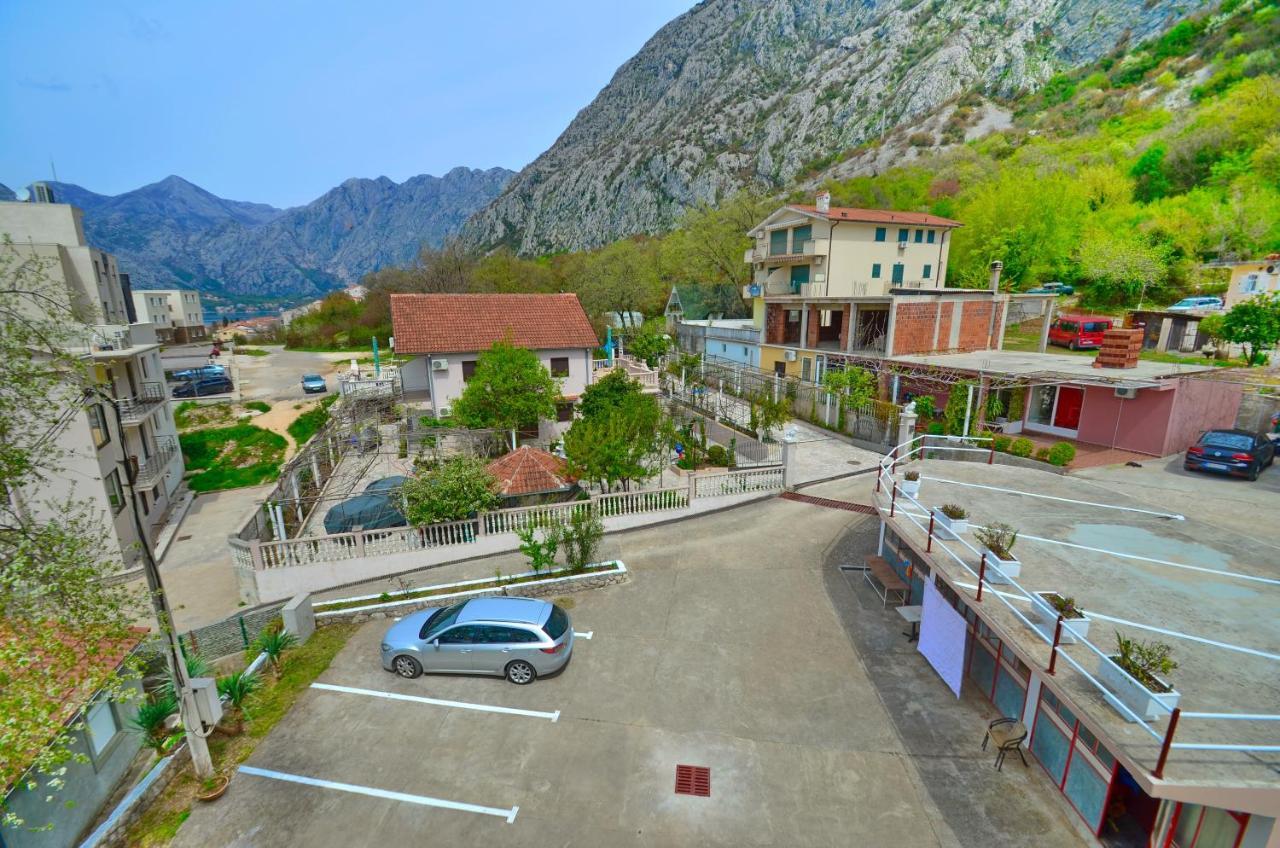 Apartments Blue Lagoon Kotor Exterior foto