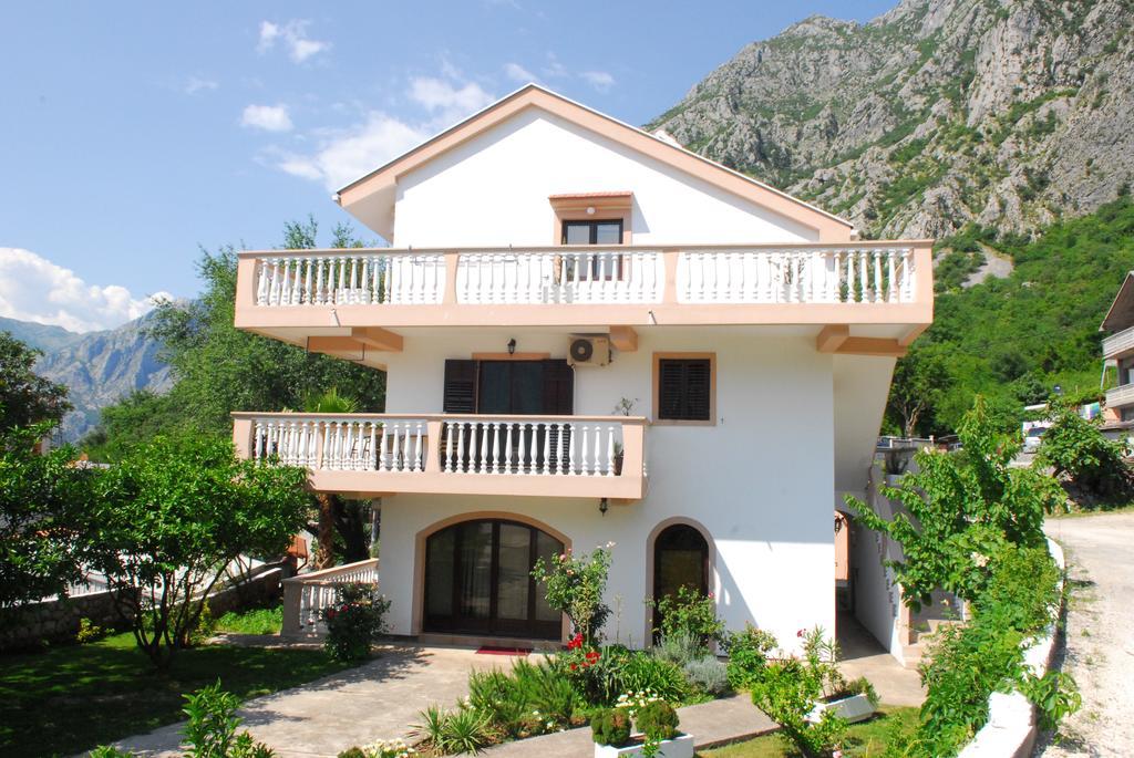 Apartments Blue Lagoon Kotor Exterior foto